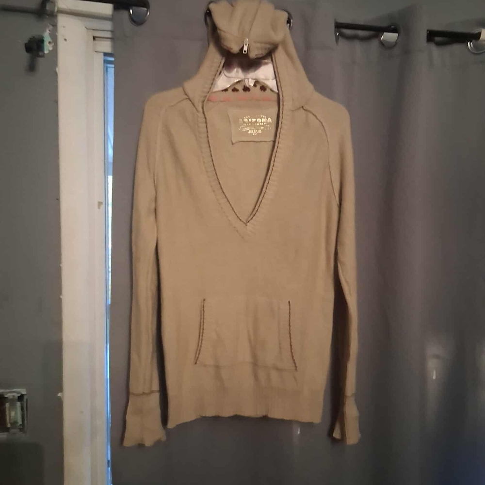 Arizona Jean Company Beige V-Neck Sweater